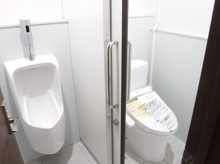 男女共有トイレの改修
