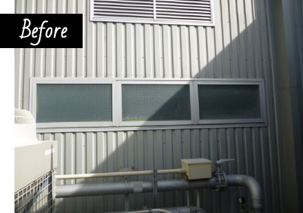 工場窓への遮熱フィルムの取り付け