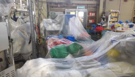 工場の天井掃除