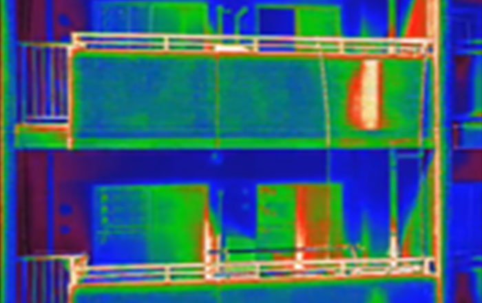 ドローンを用いた外壁調査